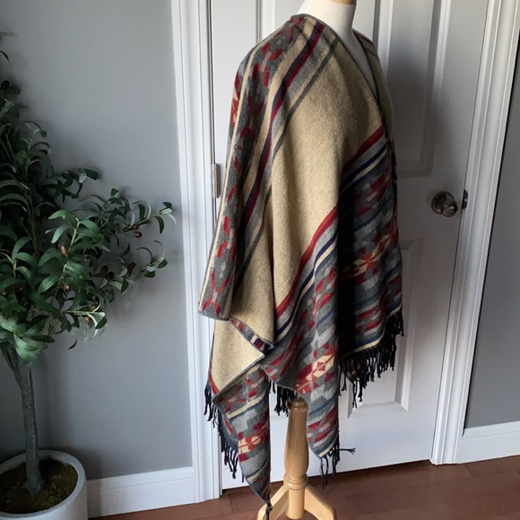 KIBOOTS Reversible Oversized Wool Wrap Poncho - Picture 6 of 10